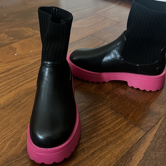 CUCCOO Trending Slip On Sock Boots - Picture 2 of 3